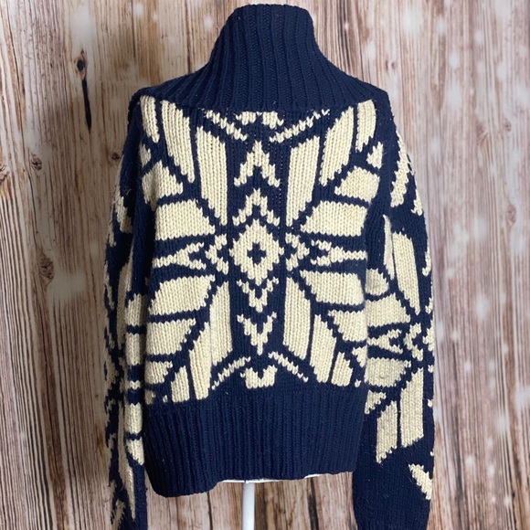 American Eagle Winter Sweater - Picture 2 of 15